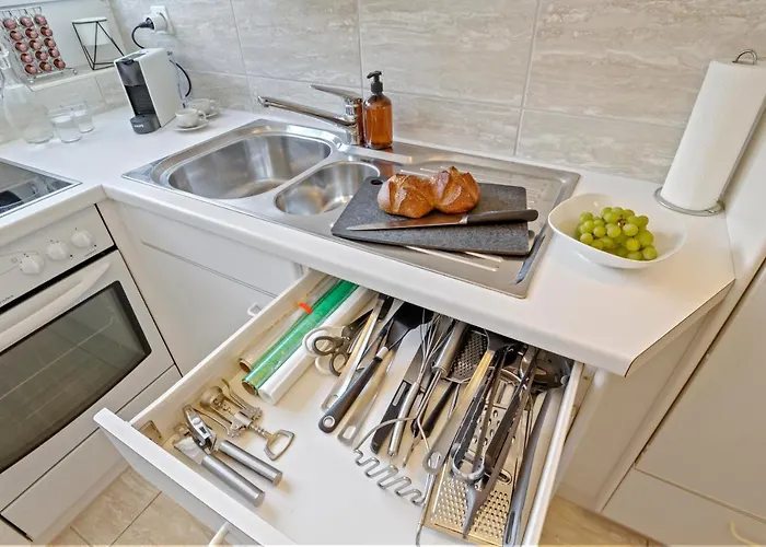 Close To & Balcony 1 Bdr Wollishofen Self Check In