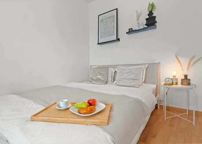 Close To & Balcony 1 Bdr Wollishofen Self Check In * Zurych