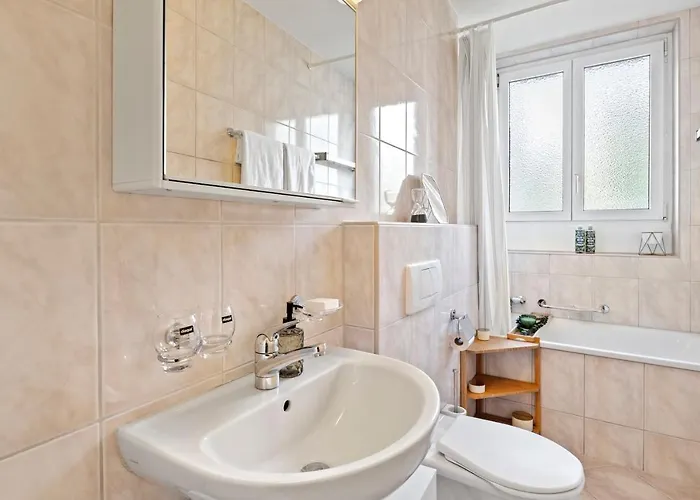 Close To & Balcony 1 Bdr Wollishofen Self Check In Apartment