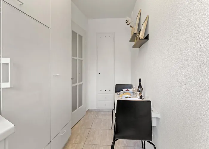 Close To & Balcony 1 Bdr Wollishofen Self Check In Διαμέρισμα *