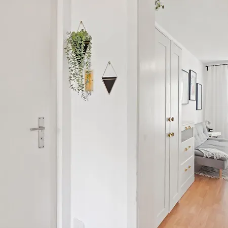 Close To & Balcony 1 Bdr Wollishofen Self Check In